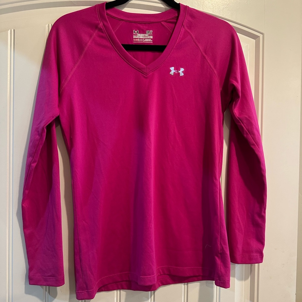 NWOT Under Armour Long sleeve V-neck top
